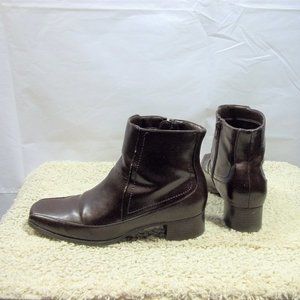 Predictions Womens Ankle Boots Booties Size 7.5W Zipper Small Heel Casual Brown